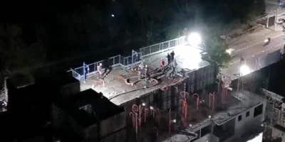 Vizinhos reclamam de barulho em obra após 23h, com trabalhadores batendo laje em empreendimento de empresa de engenharia em construção no Fonseca, em Niterói.