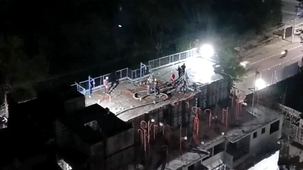 Vizinhos reclamam de barulho em obra após 23h, com trabalhadores batendo laje em empreendimento de empresa de engenharia em construção no Fonseca, em Niterói.