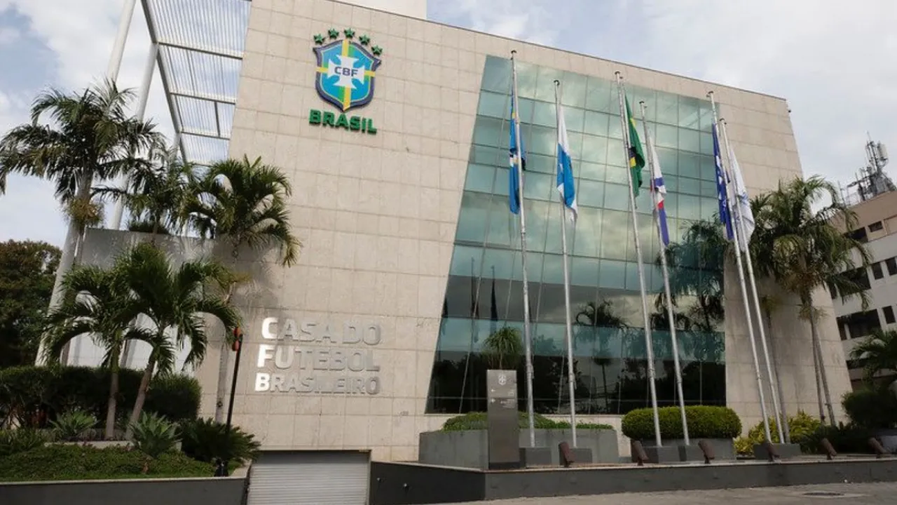 Péricles Bassols durante atividade ligada à arbitragem brasileira Péricles Bassols durante atividade ligada à arbitragem brasileira