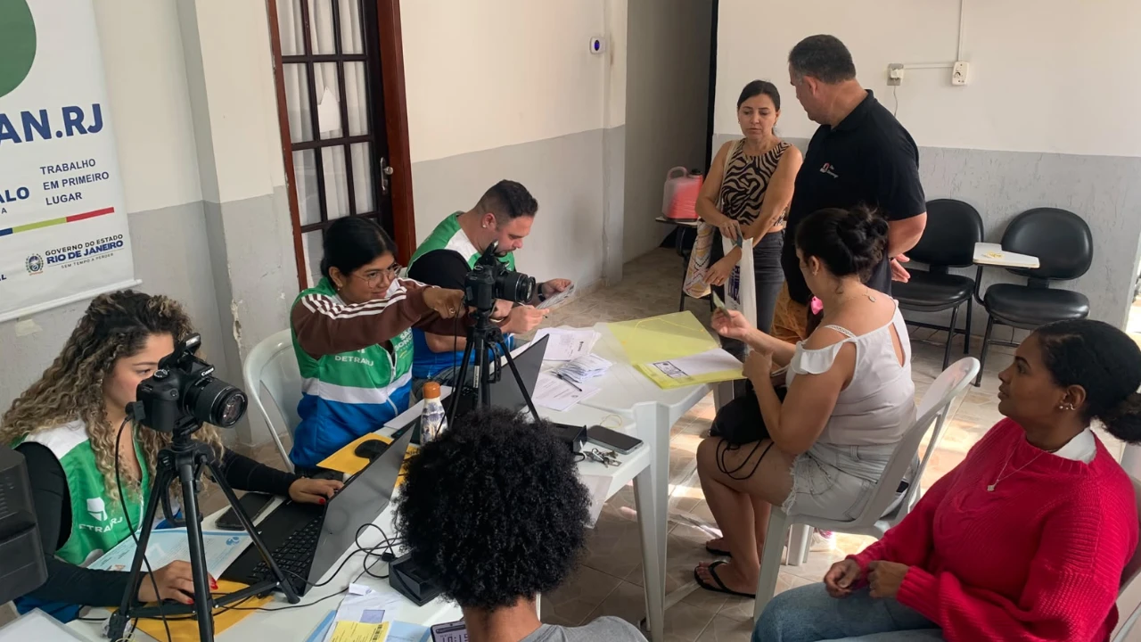 Moradores de Maria Paula recebem atendimentos gratuitos durante o projeto Cidadania Itinerante em São Gonçalo Moradores de Maria Paula recebem atendimentos gratuitos durante o projeto Cidadania Itinerante em São Gonçalo