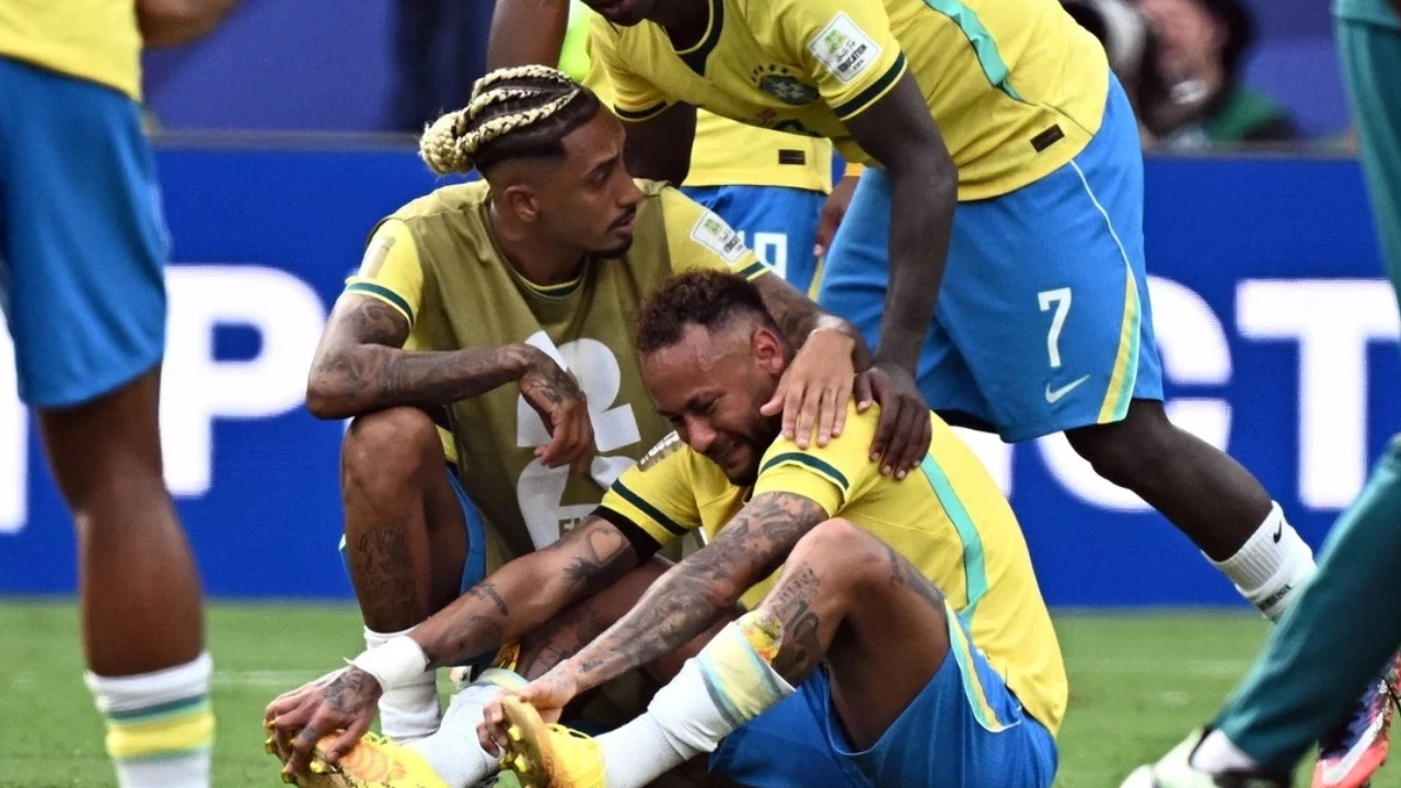 Neymar demonstra emoção após eliminação do Brasil para a Noruega na Copa do Mundo Neymar demonstra emoção após eliminação do Brasil para a Noruega na Copa do Mundo
