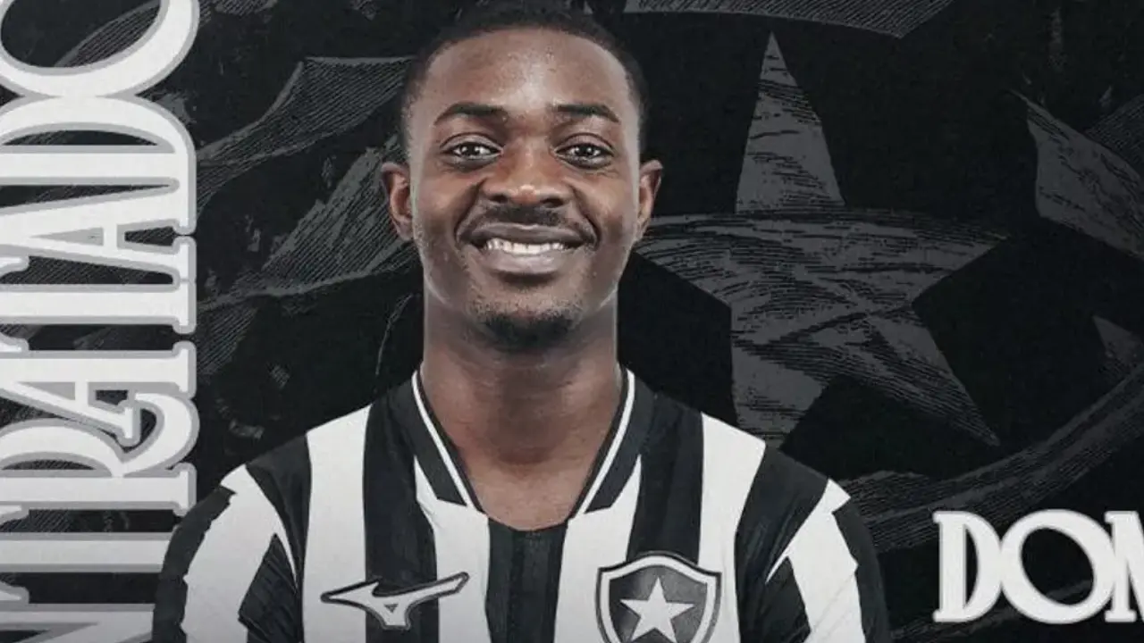 Domingos Andrade veste a camisa do Botafogo após assinar contrato com o clube até dezembro de 2029 Domingos Andrade veste a camisa do Botafogo após assinar contrato com o clube até dezembro de 2029