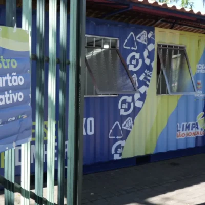 Ecoponto de São Gonçalo com materiais recicláveis entregues para pesagem e destinação à reciclagem