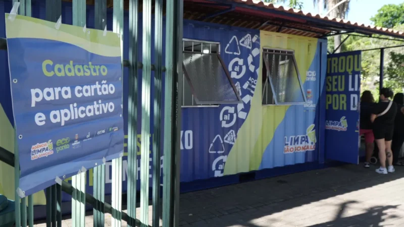 Ecoponto de São Gonçalo com materiais recicláveis entregues para pesagem e destinação à reciclagem