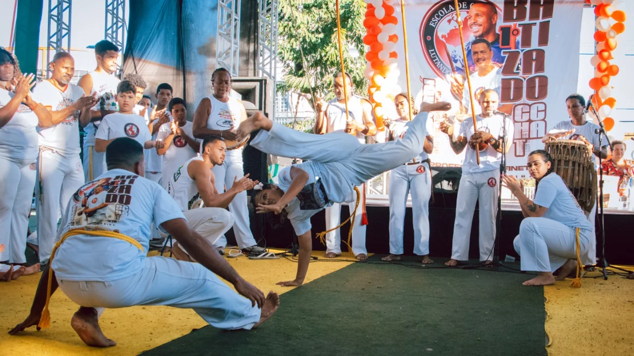 Participantes durante roda de capoeira no encontro promovido pela Prefeitura de Itaboraí na Praça Marechal Floriano Peixoto Participantes durante roda de capoeira no encontro promovido pela Prefeitura de Itaboraí na Praça Marechal Floriano Peixoto