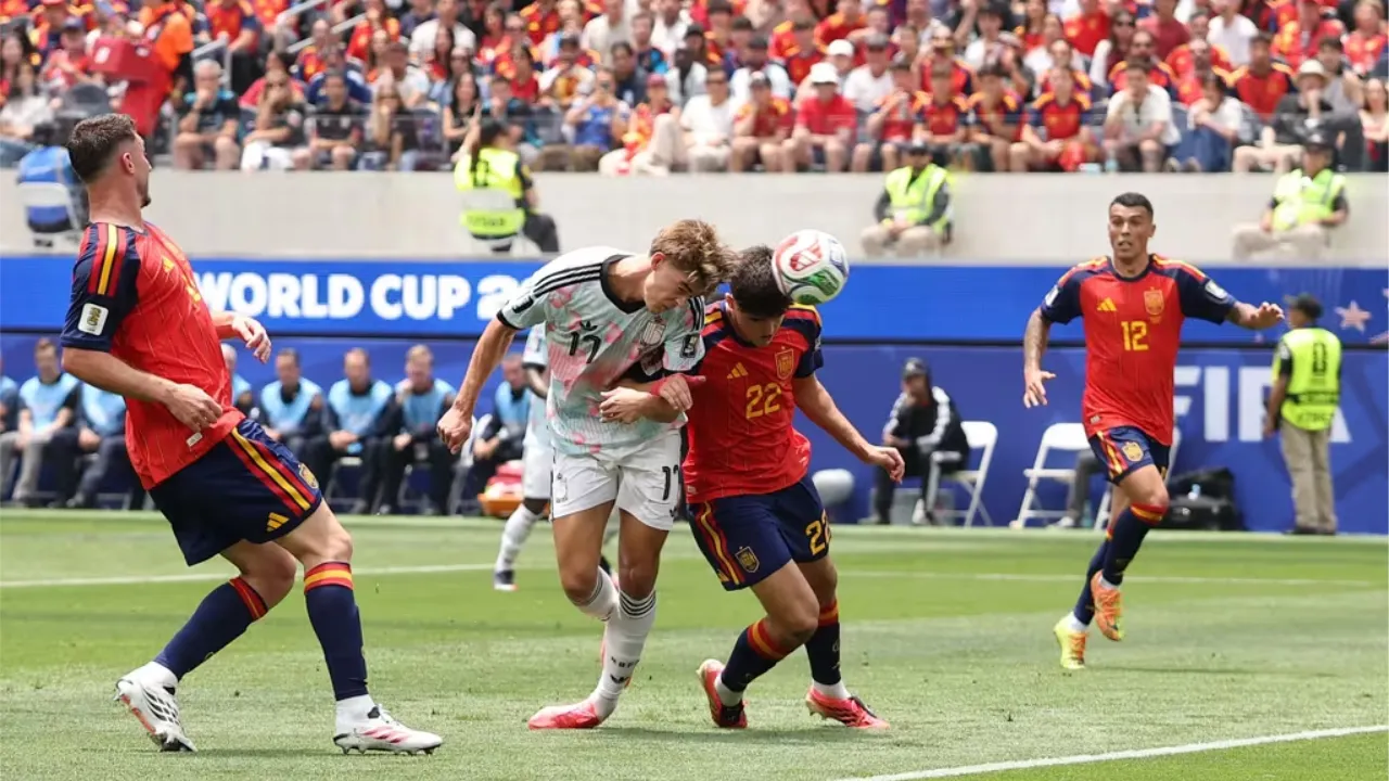 Jogadores da Espanha comemoram gol contra a Bélgica pelas quartas de final da Copa do Mundo de 2026 Jogadores da Espanha comemoram gol contra a Bélgica pelas quartas de final da Copa do Mundo de 2026