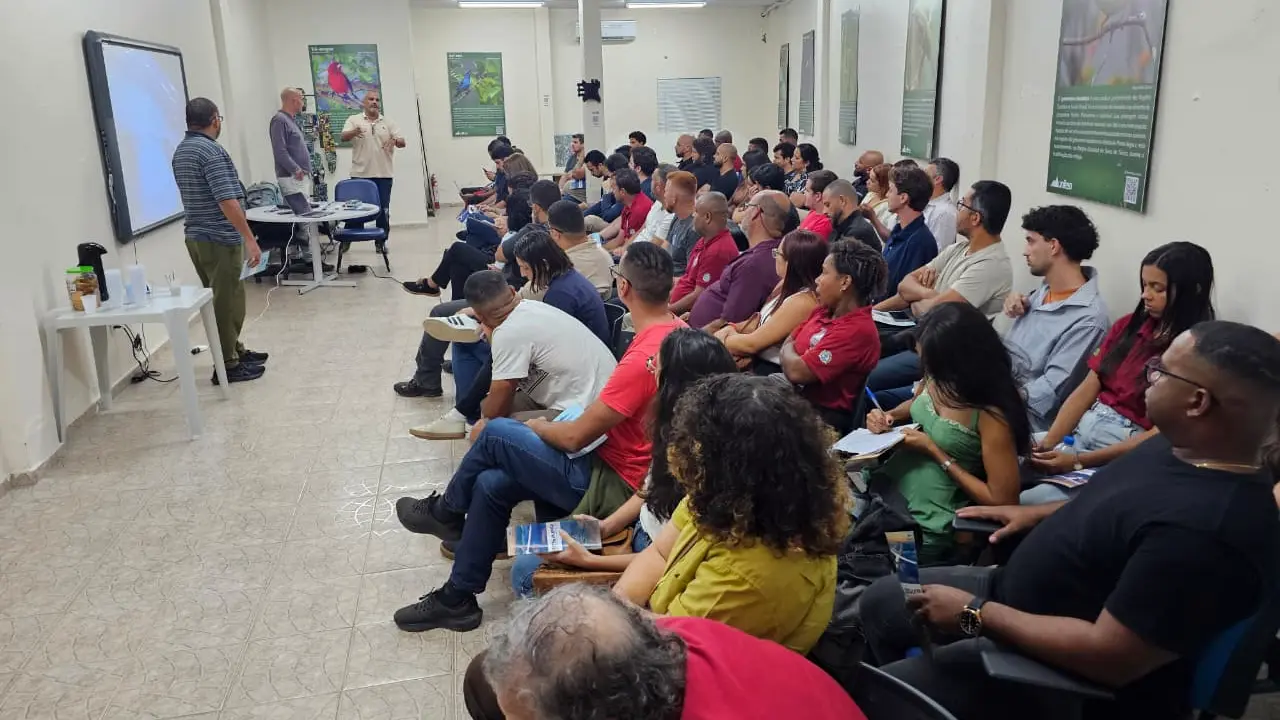 Profissionais participam de reunião sobre vagas na futura fábrica de aeronaves da Desaer em Maricá Profissionais participam de reunião sobre vagas na futura fábrica de aeronaves da Desaer em Maricá