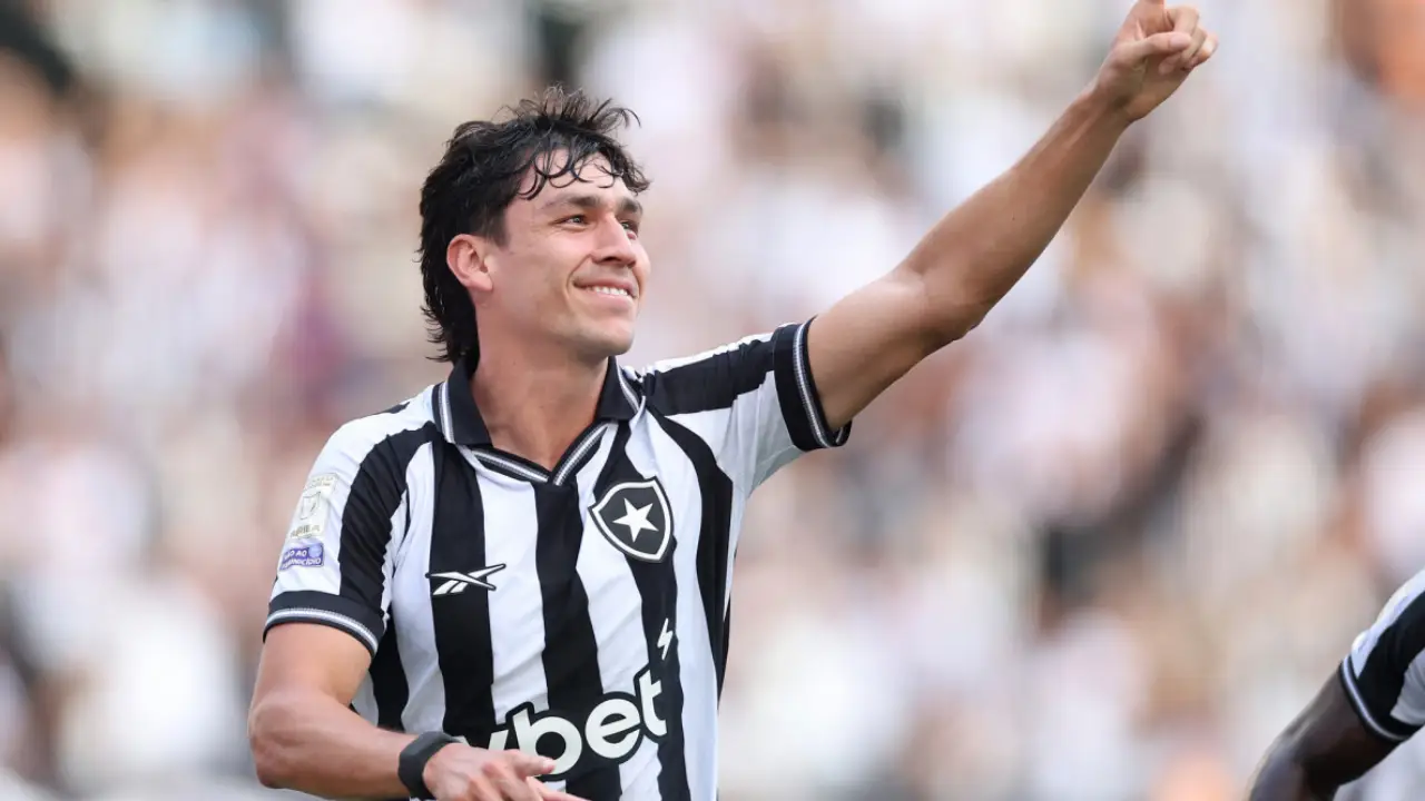 Ferraresi no Botafogo durante partida antes de negociação pela compra definitiva