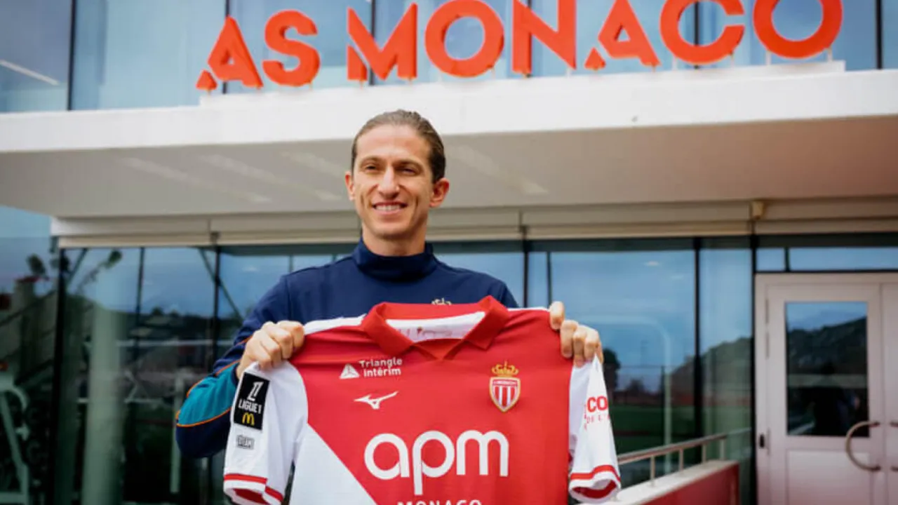 Filipe Luís durante apresentação oficial como técnico do Monaco na França Filipe Luís durante apresentação oficial como técnico do Monaco na França