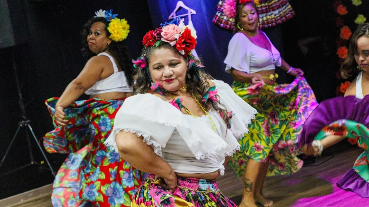 Praça pública em Itaipuaçu recebe programação cultural gratuita do Gabinete da Cultura Itinerante em Maricá