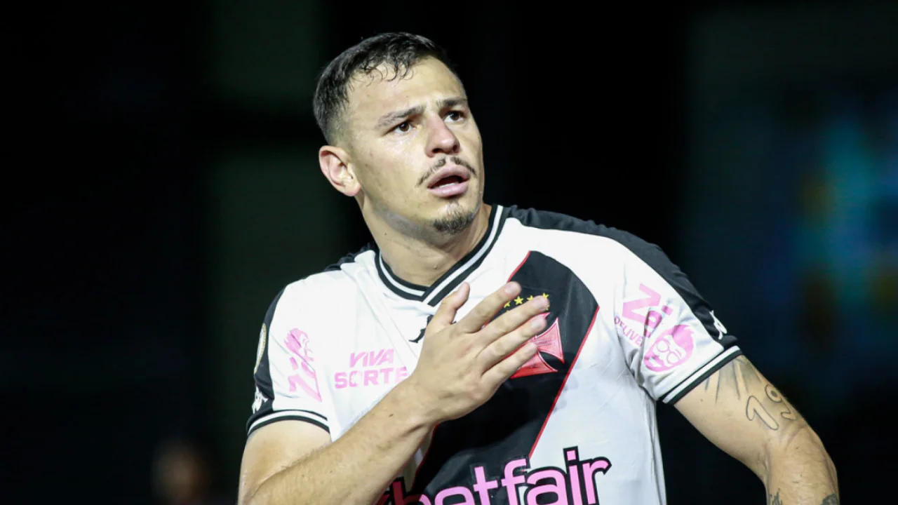 Hugo Moura se despede do Vasco após assinar contrato de duas temporadas com o Al-Fayha