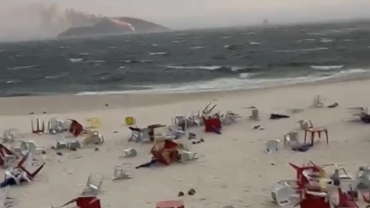 Incêndio na Ilha do Pai durante ventania em Niterói
