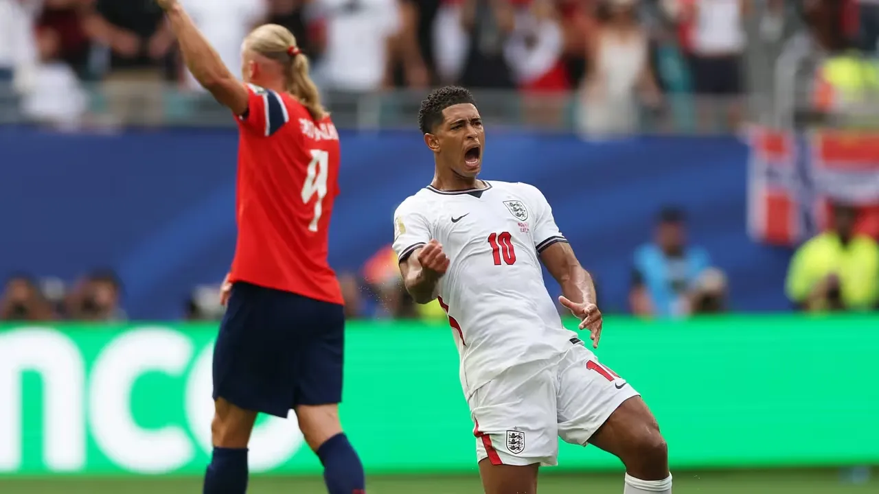 Jude Bellingham comemora gol pela Inglaterra contra a Noruega nas quartas de final da Copa do Mundo de 2026