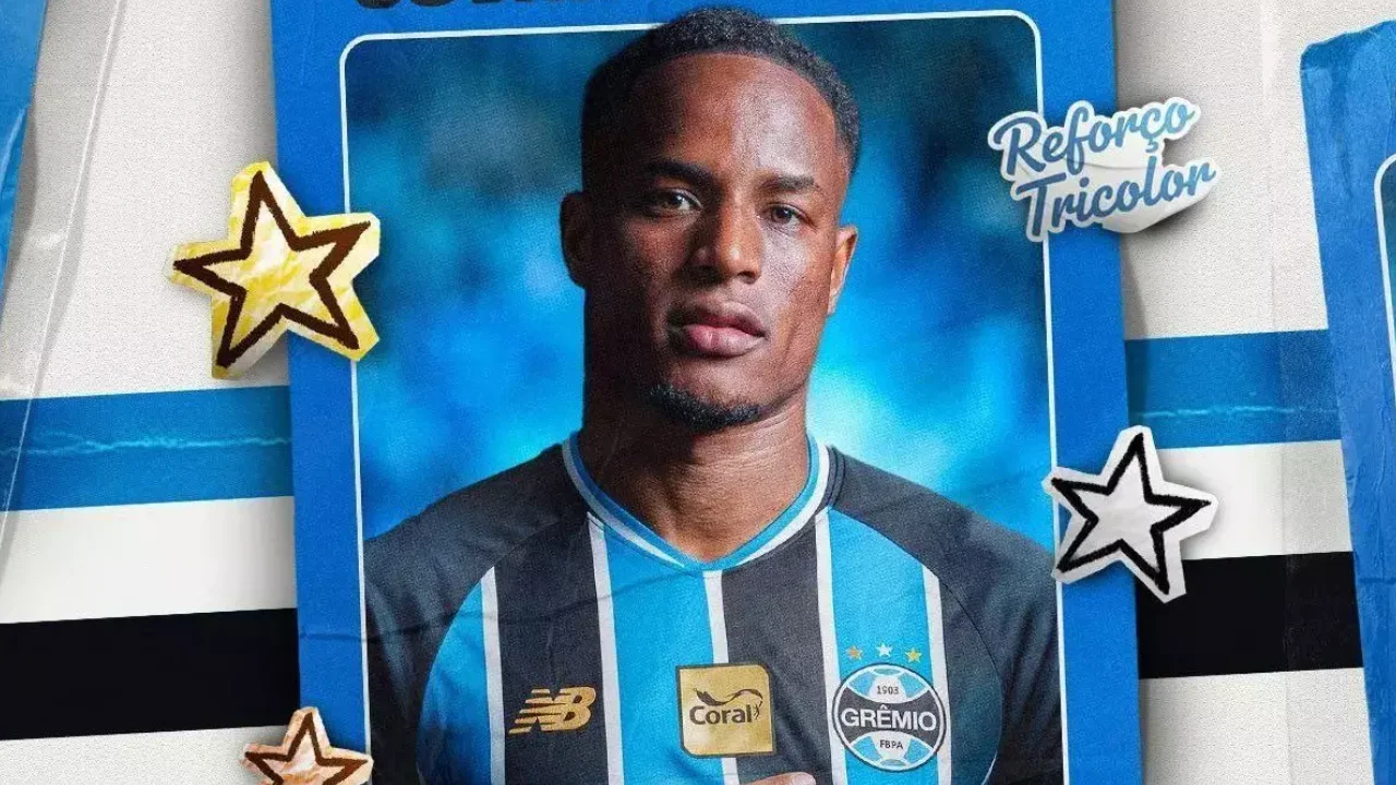 Jovane Cabral apresenta a camisa do Grêmio após assinar contrato até o fim de 2027 Jovane Cabral apresenta a camisa do Grêmio após assinar contrato até o fim de 2027