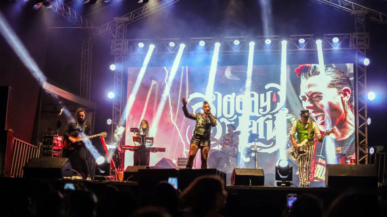 Motociclistas participam do Maricá Moto Fest na orla da Praia de Itaipuaçu, que terá show da Blitz