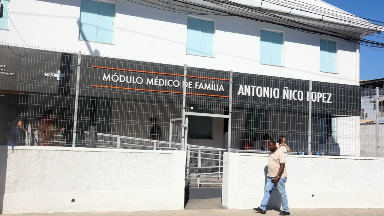 Fachada do Módulo Médico de Família Nova Brasília, na Engenhoca, após reforma e modernização