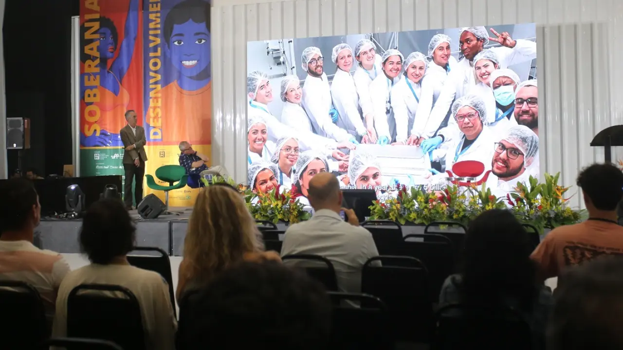 Luciano Andrade Moreira apresenta resultados do método Wolbachia em Niterói durante a 78ª Reunião Anual da SBPC