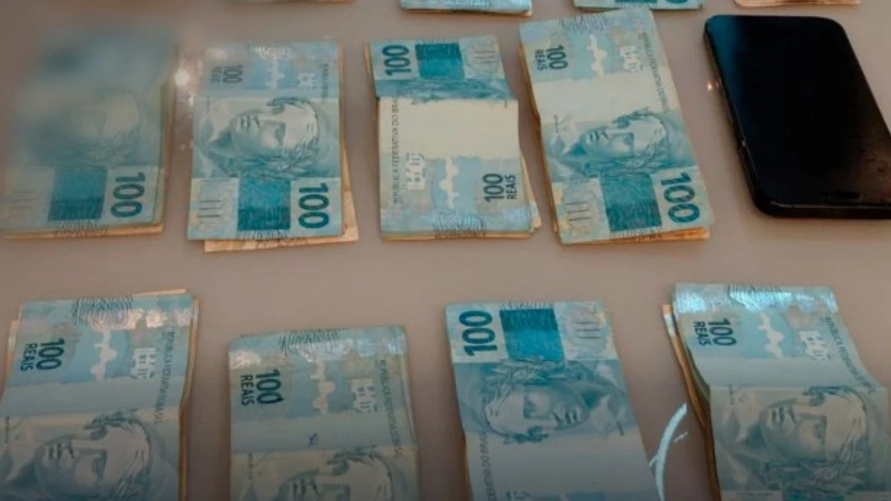 Agentes do Ministério Público realizam operação contra policiais militares investigados na Baixada Fluminense