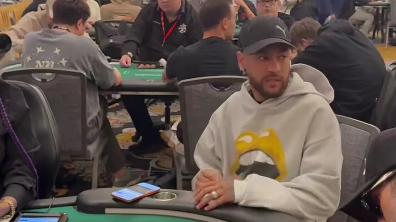 Neymar participa de torneio de pôquer da World Series of Poker em Las Vegas após eliminação do Brasil na Copa
