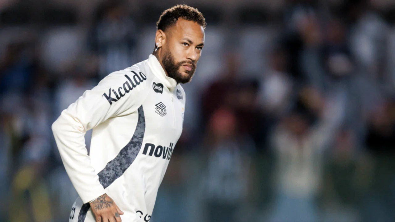 Neymar no Santos durante treinamento em meio às dúvidas sobre a renovação para 2027
