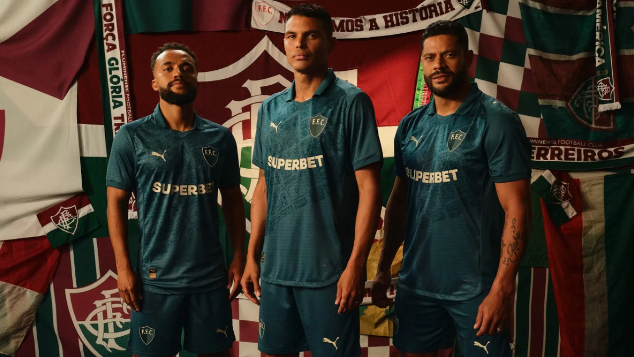Thiago Silva apresenta a nova terceira camisa verde do Fluminense inspirada no mapa histórico de Laranjeiras Thiago Silva apresenta a nova terceira camisa verde do Fluminense inspirada no mapa histórico de Laranjeiras
