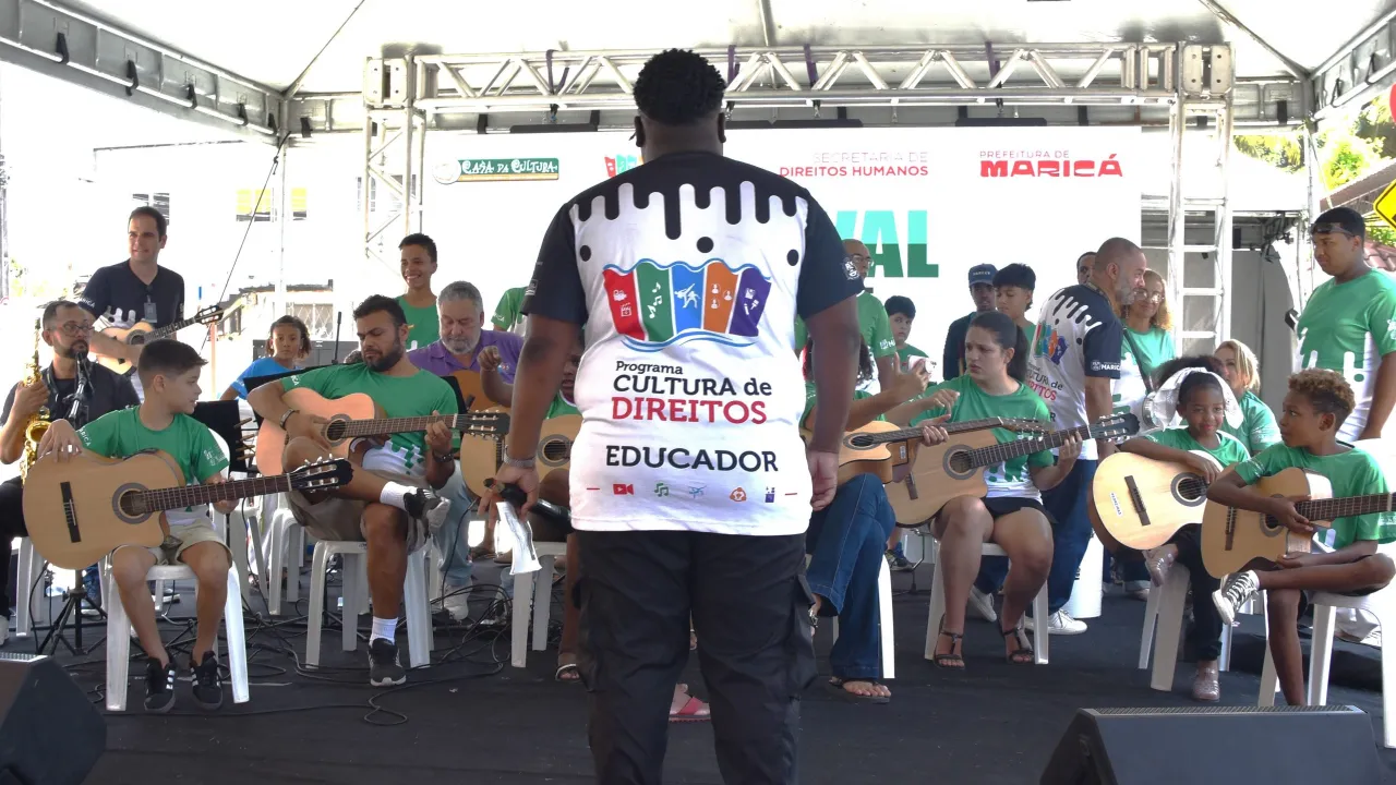 Crianças e adultos participam de oficinas culturais gratuitas em Maricá pelo Programa Cultura de Direitos