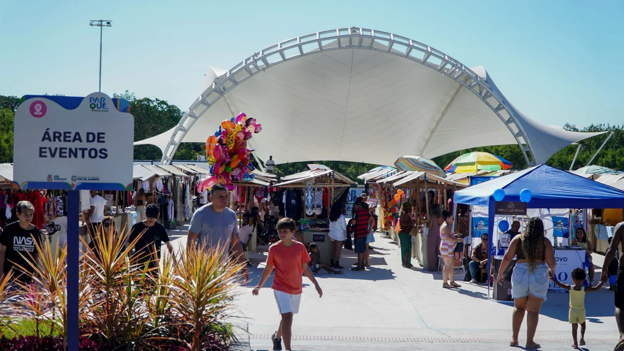 Famílias e visitantes aproveitam a Expo Feirando e as áreas de lazer do Parque RJ Nosso Sonho, em São Gonçalo Famílias e visitantes aproveitam a Expo Feirando e as áreas de lazer do Parque RJ Nosso Sonho, em São Gonçalo