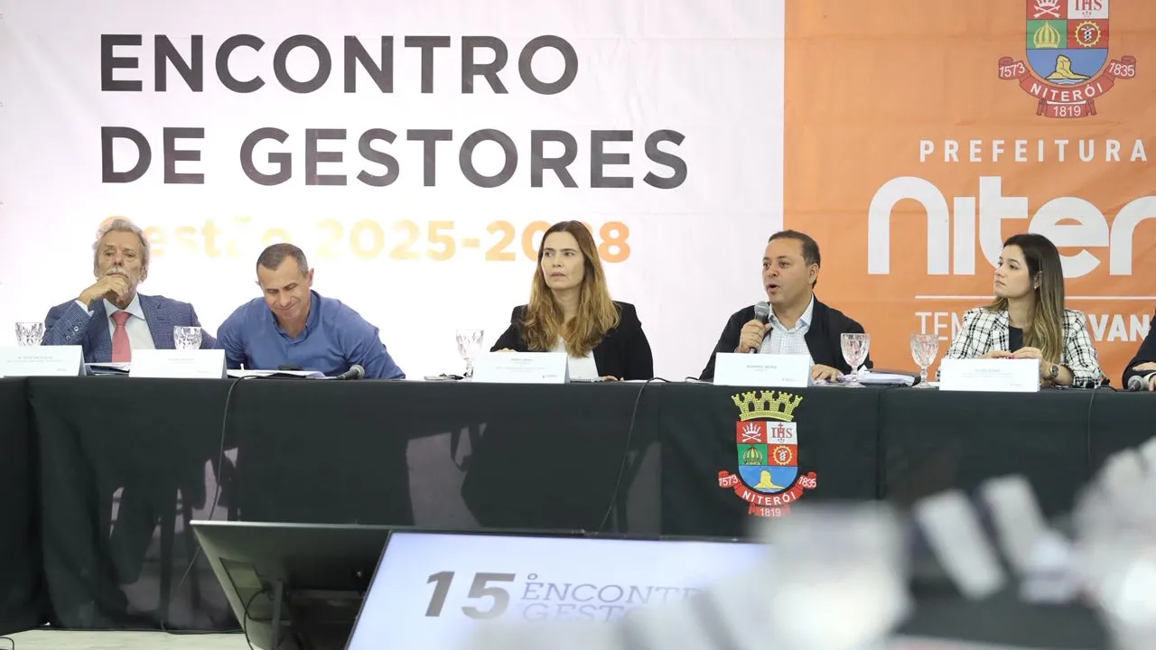 Prefeito Rodrigo Neves reúne secretariado de Niterói para acompanhar metas da administração municipal