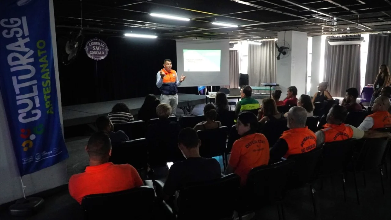 Lideranças comunitárias e representantes da Prefeitura participam da apresentação do Plano Municipal de Redução de Riscos de São Gonçalo
