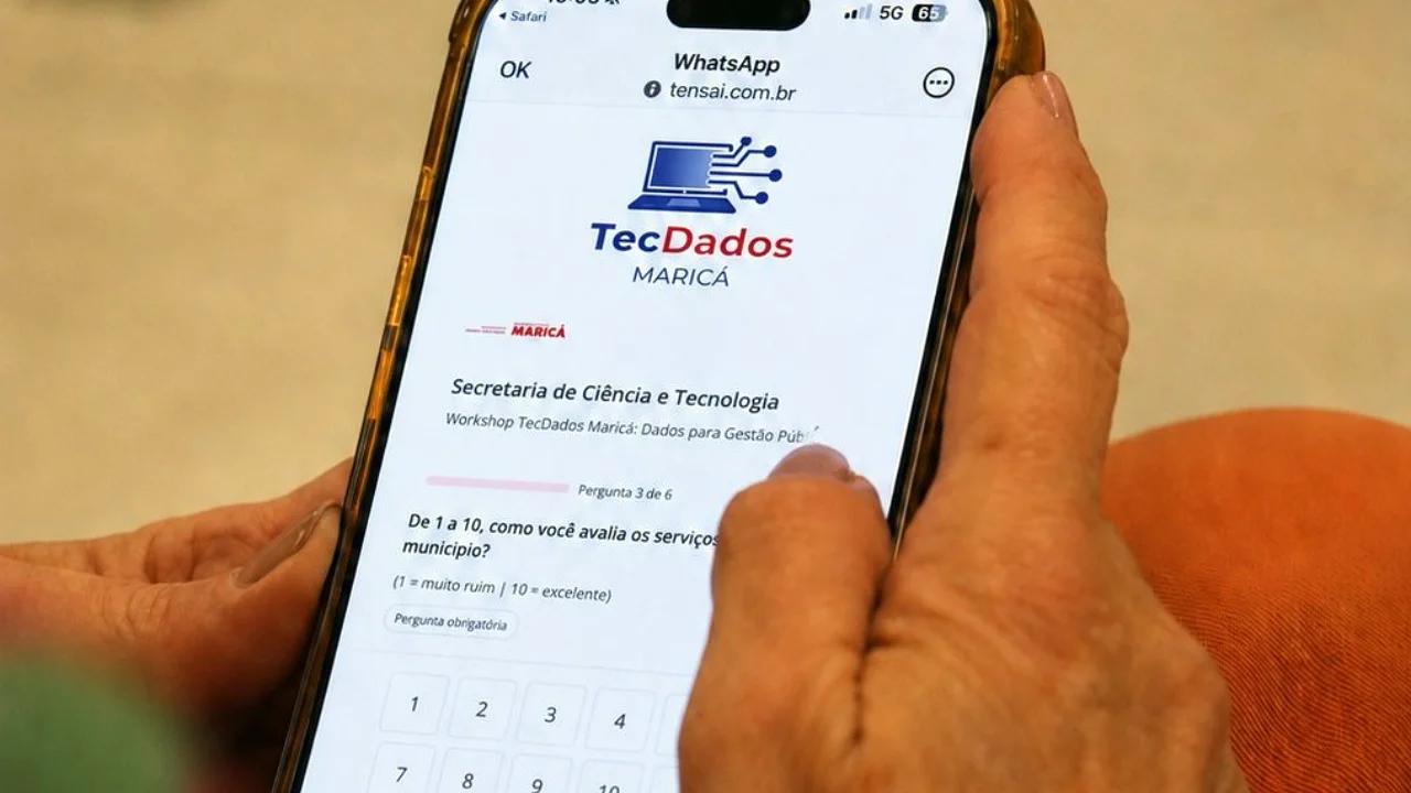 Profissional utiliza plataforma digital desenvolvida pela Prefeitura de Maricá para organizar dados e ampliar serviços públicos Profissional utiliza plataforma digital desenvolvida pela Prefeitura de Maricá para organizar dados e ampliar serviços públicos