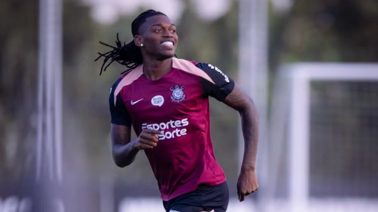 Rafael Leão durante partida do Milan após revelar que gostaria de jogar no Flamengo no futuro