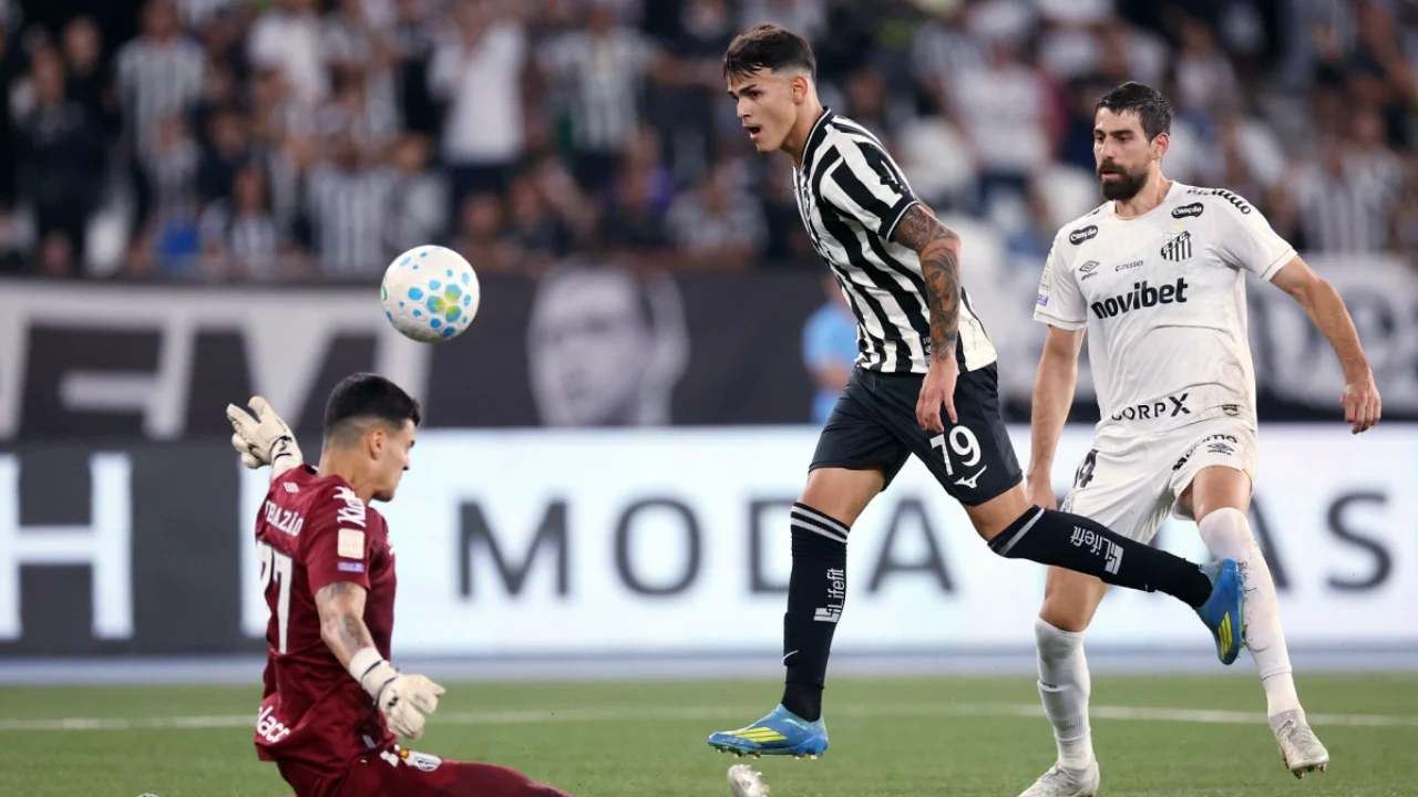 Kadir comemora o gol da vitória do Botafogo por 2 a 1 sobre o Santos no Estádio Nilton Santos