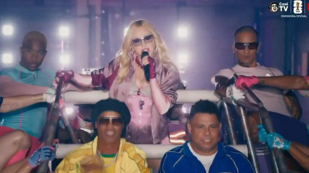 Ronaldo Fenômeno e Ronaldinho Gaúcho aparecem em carro com Madonna durante o show do intervalo da final da Copa do Mundo de 2026 Ronaldo Fenômeno e Ronaldinho Gaúcho aparecem em carro com Madonna durante o show do intervalo da final da Copa do Mundo de 2026
