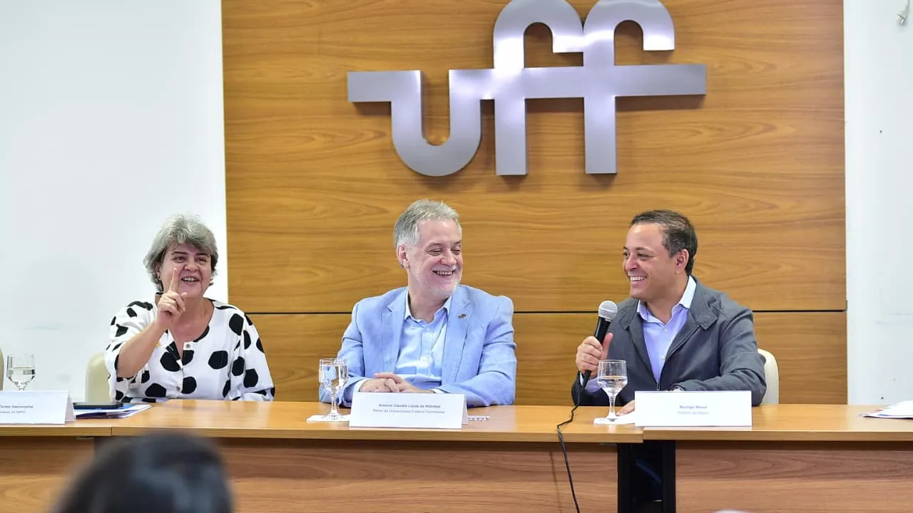 Crianças participam de experiência científica durante programação da Reunião Anual da SBPC, que será realizada em Niterói Crianças participam de experiência científica durante programação da Reunião Anual da SBPC, que será realizada em Niterói