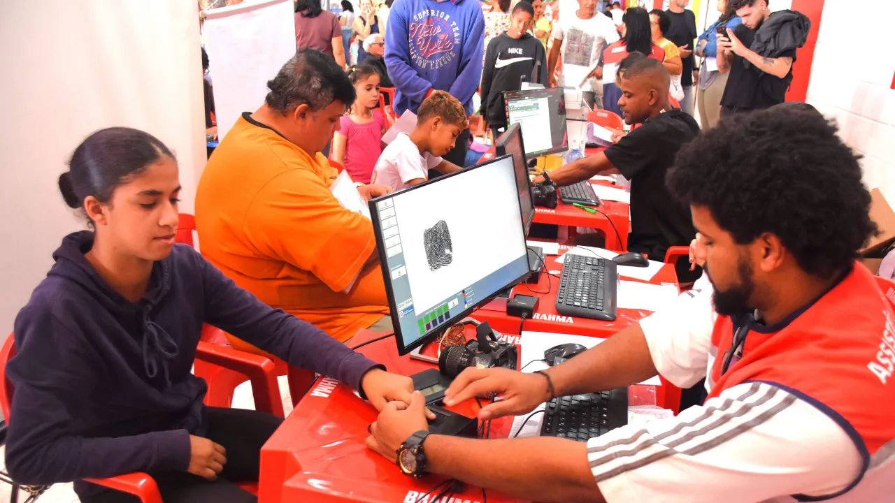 Moradores participam de ação com serviços gratuitos em Maricá na quadra da escola de samba União de Maricá Moradores participam de ação com serviços gratuitos em Maricá na quadra da escola de samba União de Maricá