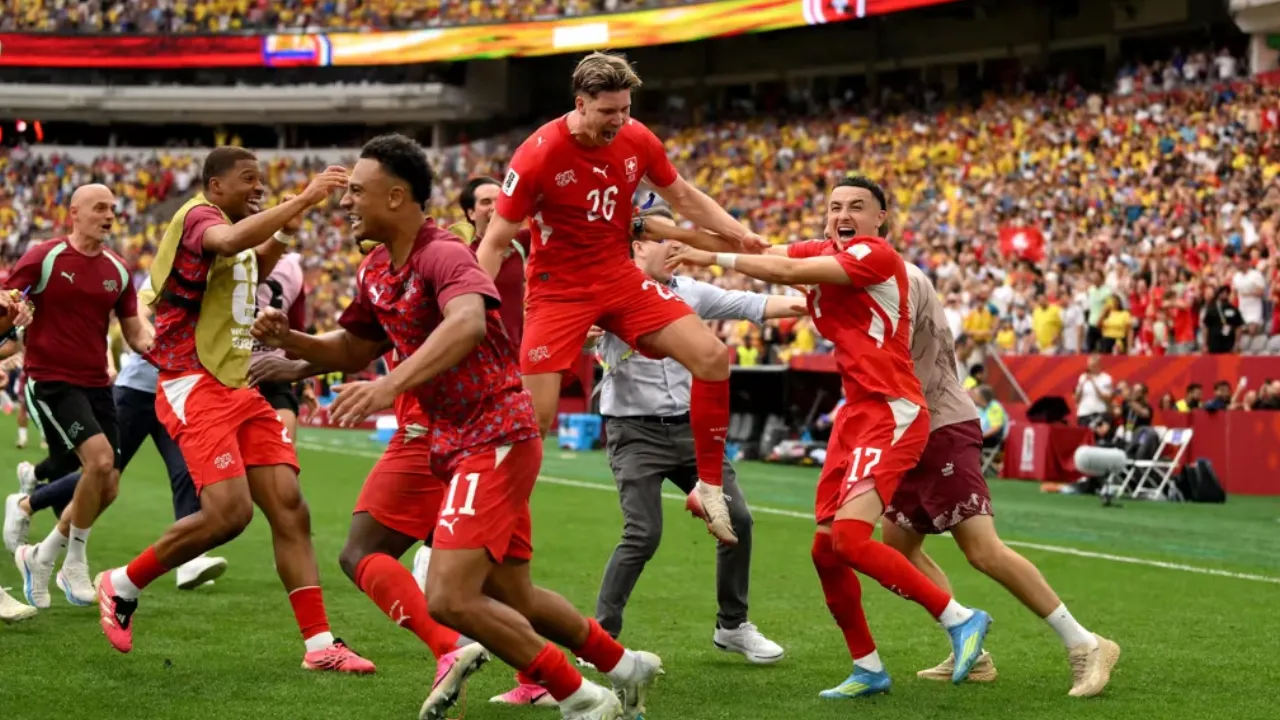 Jogadores da Suíça comemoram vitória nos pênaltis contra a Colômbia pela Copa do Mundo de 2026 Jogadores da Suíça comemoram vitória nos pênaltis contra a Colômbia pela Copa do Mundo de 2026