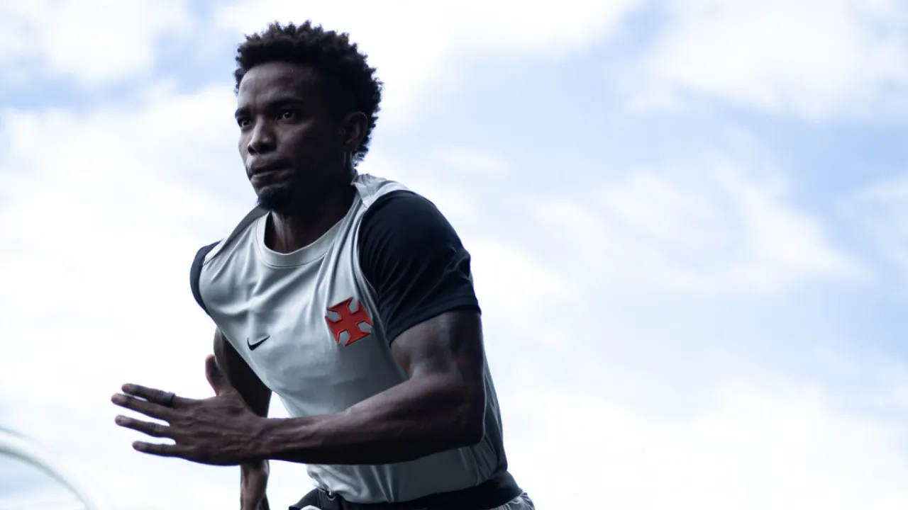 Thiago Mendes, volante do Vasco, vira dúvida após passar por exames médicos por problema físico