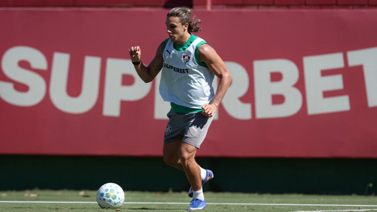 Thiago Silva treina pelo Fluminense antes da possível reestreia contra o Grêmio pelo Campeonato Brasileiro Thiago Silva treina pelo Fluminense antes da possível reestreia contra o Grêmio pelo Campeonato Brasileiro