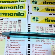 Concurso 2411 da Timemania, com resultado dos números sorteados no sábado, 04/07, bem como prêmios de todas as faixas de acerto. Soma do total de apostas realizadas, e análises econômicas, financeiras e lotéricas tanto sobre as ganhadoras quanto perdedoras, com base na arrecadação.