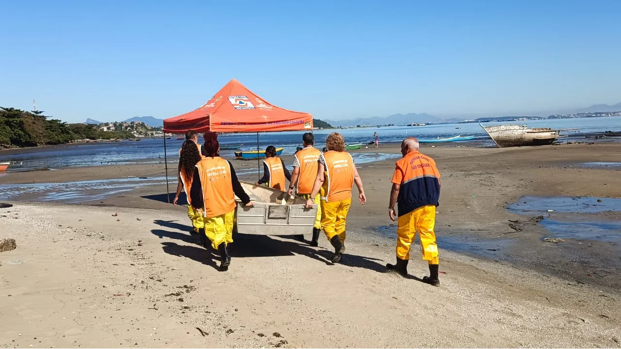 Voluntários da Defesa Civil participam de treinamento para inundações na Praia das Pedrinhas Voluntários da Defesa Civil participam de treinamento para inundações na Praia das Pedrinhas
