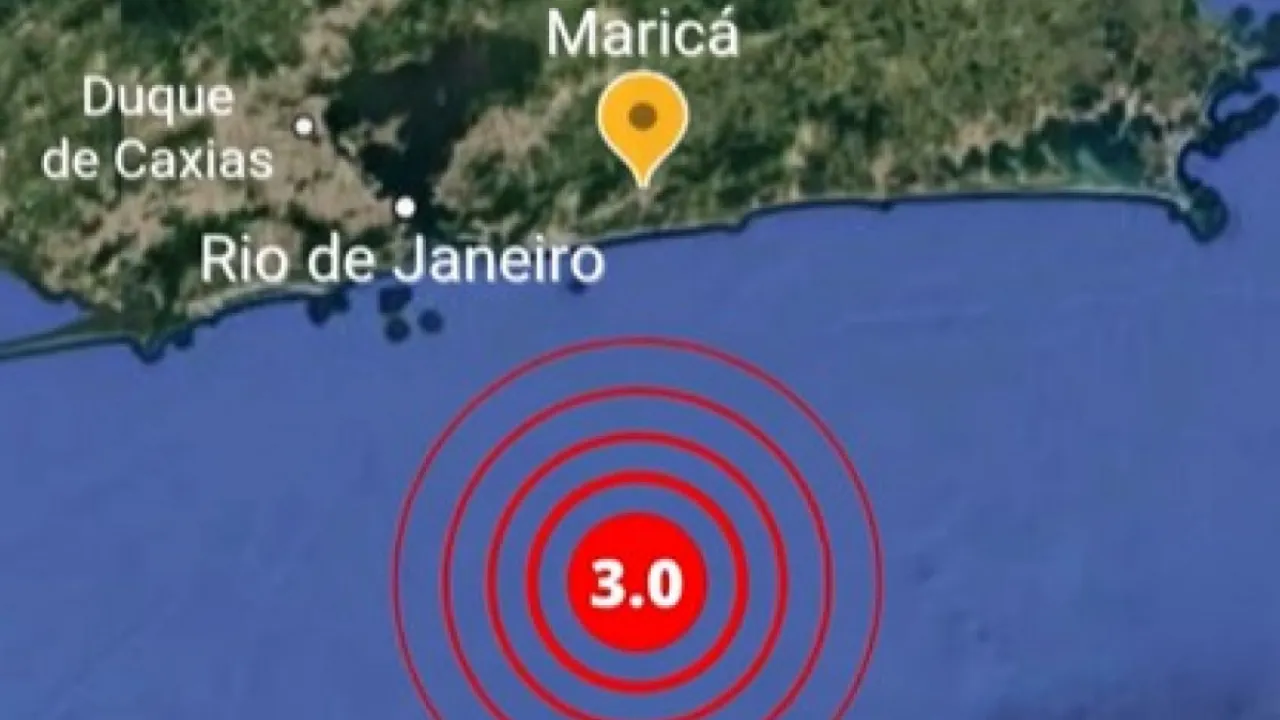 Mapa do litoral do Rio de Janeiro com indicação de área marítima próxima a Maricá onde ocorreram tremores