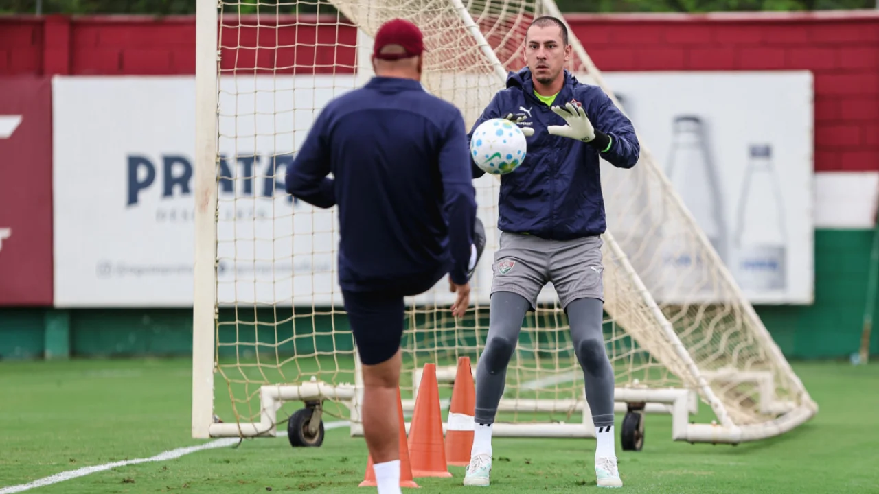 Vitor Eudes retorna ao Fluminense após internação para tratar uma meningoencefalite viral Vitor Eudes retorna ao Fluminense após internação para tratar uma meningoencefalite viral