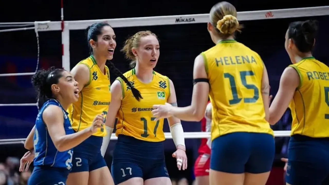 Jogadoras do Brasil e da Itália durante semifinal da VNL Feminina 2026