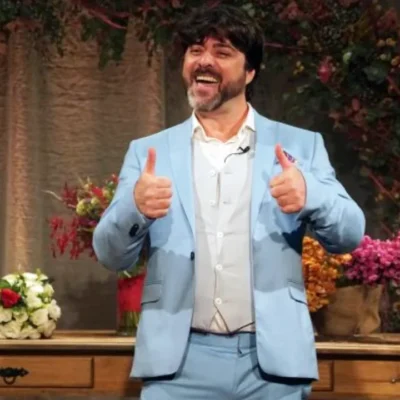 Ator Carlos Simões apresenta a comédia “Os Homens Querem Casar e as Mulheres Querem Sexo” neste sábado, 08/08, no teatro Nova Iguaçu Petrobrás