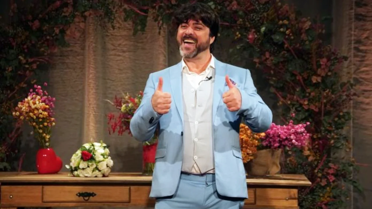 Ator Carlos Simões apresenta a comédia “Os Homens Querem Casar e as Mulheres Querem Sexo” neste sábado, 08/08, no teatro Nova Iguaçu Petrobrás