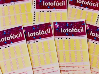 Concurso 3765 da Lotofácil, com resultado dos números sorteados no terça-feira, 18/08, bem como prêmios de todas as faixas de acerto. Soma do total de apostas realizadas, e análises econômicas, financeiras e lotéricas tanto sobre as ganhadoras quanto perdedoras, com base na arrecadação.