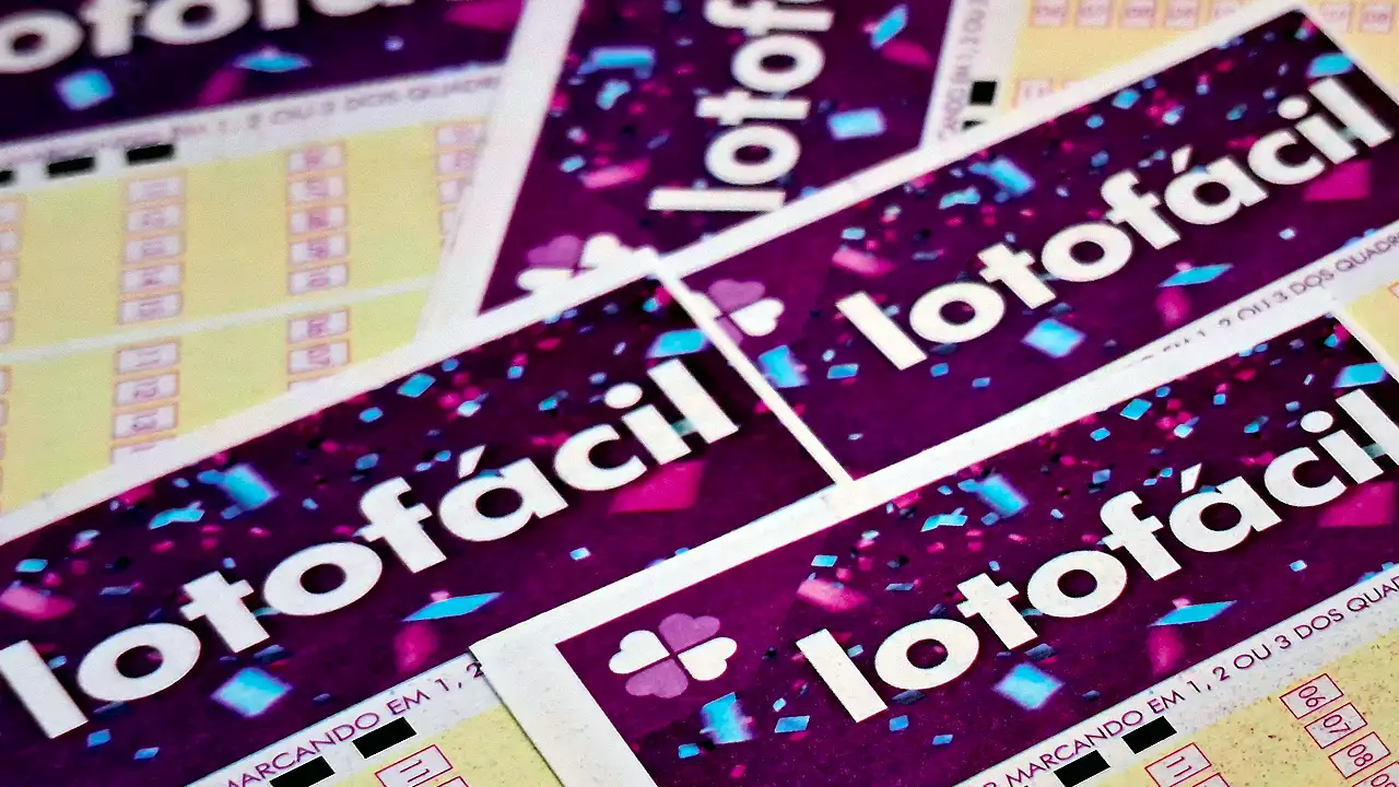 Concurso 3775 da Lotofácil, com resultado dos números sorteados neste domingo, 30/08, bem como prêmios de todas as faixas de acerto. Soma do total de apostas realizadas, e análises econômicas, financeiras e lotéricas tanto sobre as ganhadoras quanto perdedoras, com base na arrecadação | Enzo Carvalho