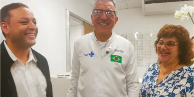Rodrigo Neves, prefeito de Niterói; Alexandre Padrilha, ministro da Saúde, e Ilza Fellows,l secretária de Saúde, em evento na manhã deste sábado no Super Centro de Saúde em Piratininga, na Região Oceânica