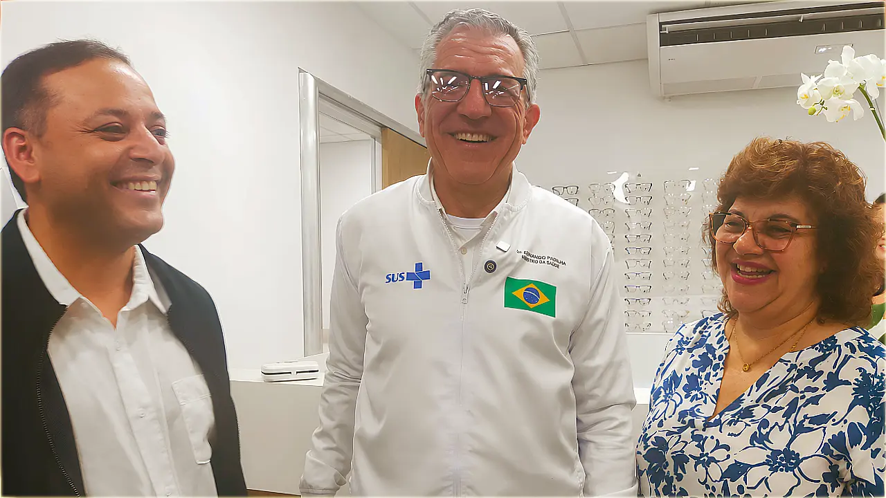 Rodrigo Neves, prefeito de Niterói; Alexandre Padrilha, ministro da Saúde, e Ilza Fellows,l secretária de Saúde, em evento na manhã deste sábado no Super Centro de Saúde em Piratininga, na Região Oceânica