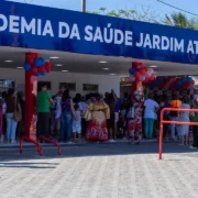 Moradores participam de atividade física orientada em Academia da Saúde em Maricá